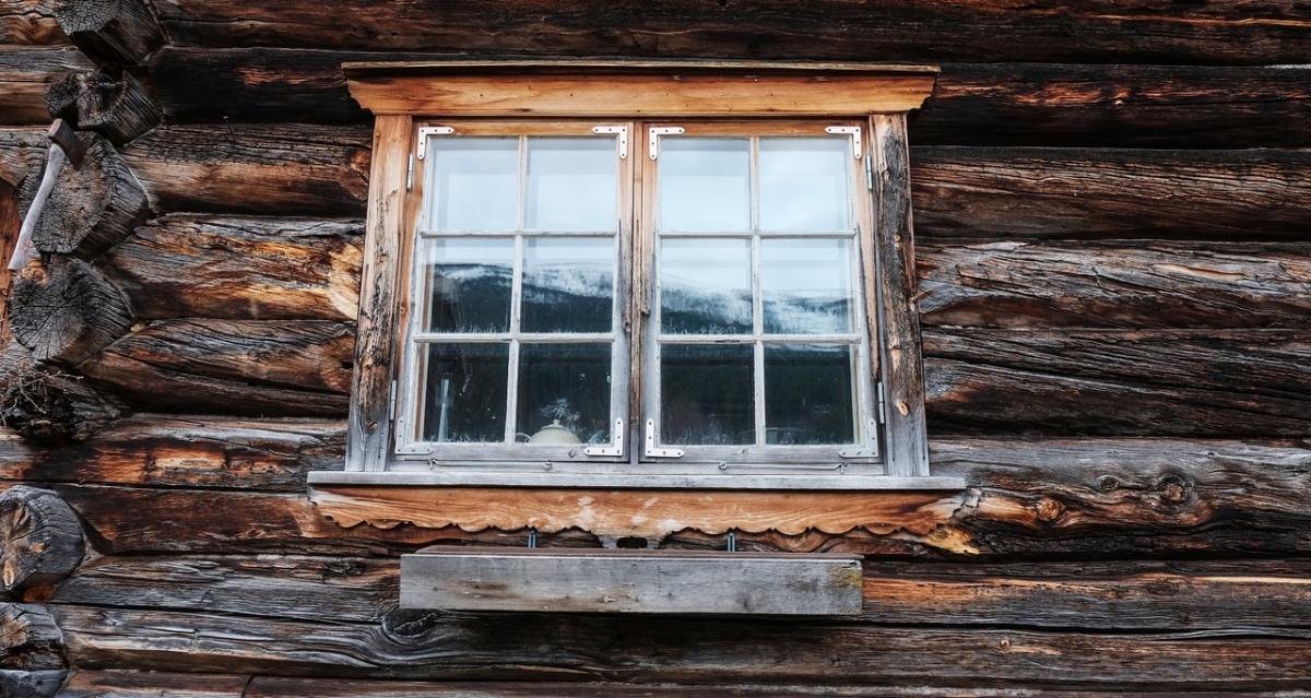 Ablaka ábrán mutatva