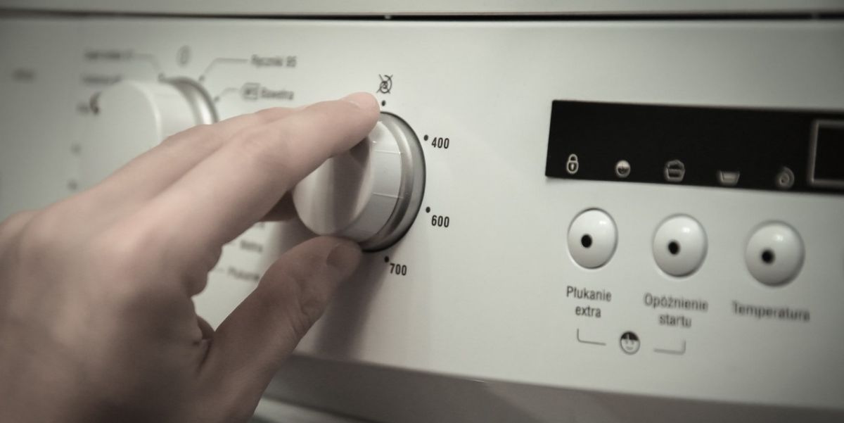 Kapcsoló a gép tetején