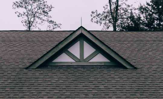 Tetőablak Beépítés Árak [2026] - Velux És Normál Típus!