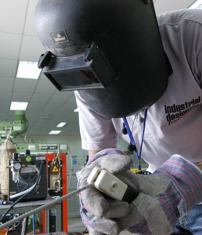 Szerkesztő - Bihari Ferenc lakatosmester